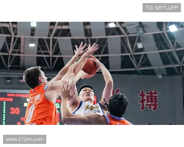 上海与广东篮球对决现场直播全程回顾精彩瞬间与赛场分析